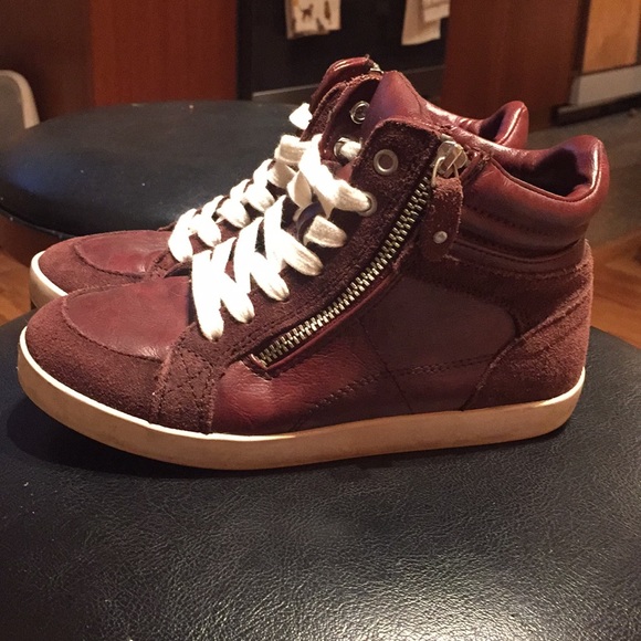 Sneakers - Picture 2 of 6